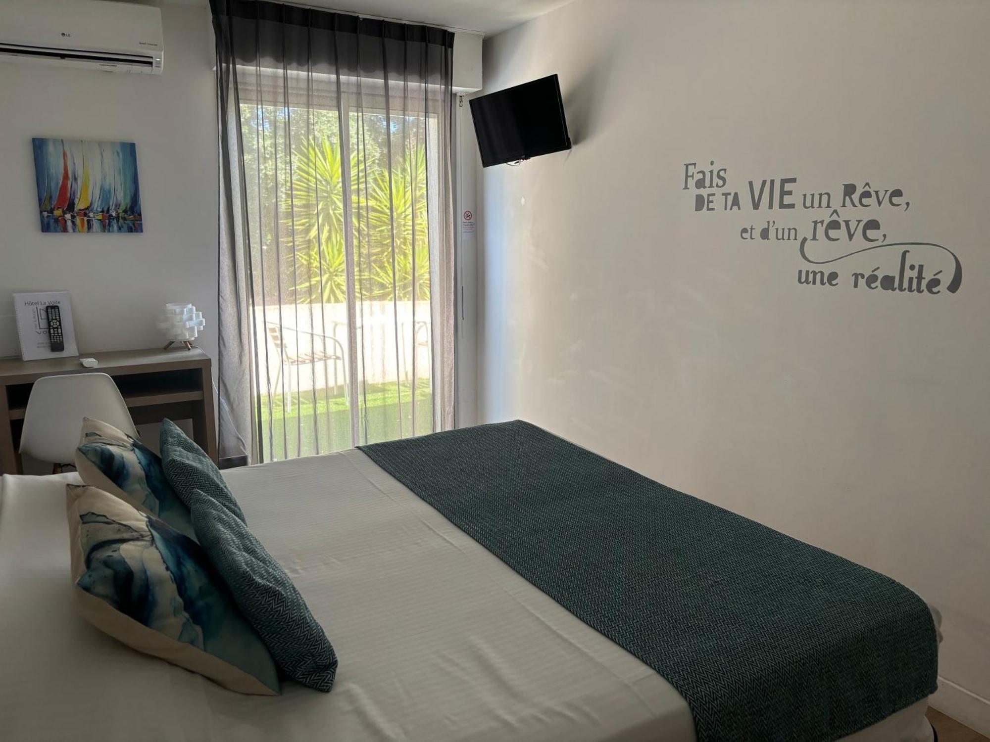 בורם-לה-מימוזה Hotel La Voile מראה חיצוני תמונה