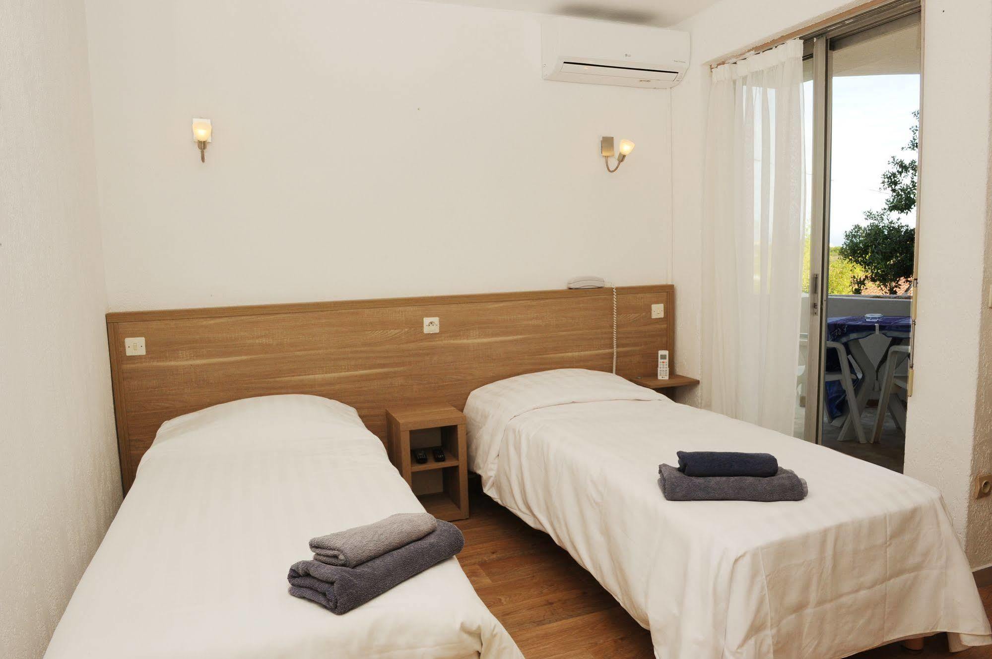 בורם-לה-מימוזה Hotel La Voile מראה חיצוני תמונה